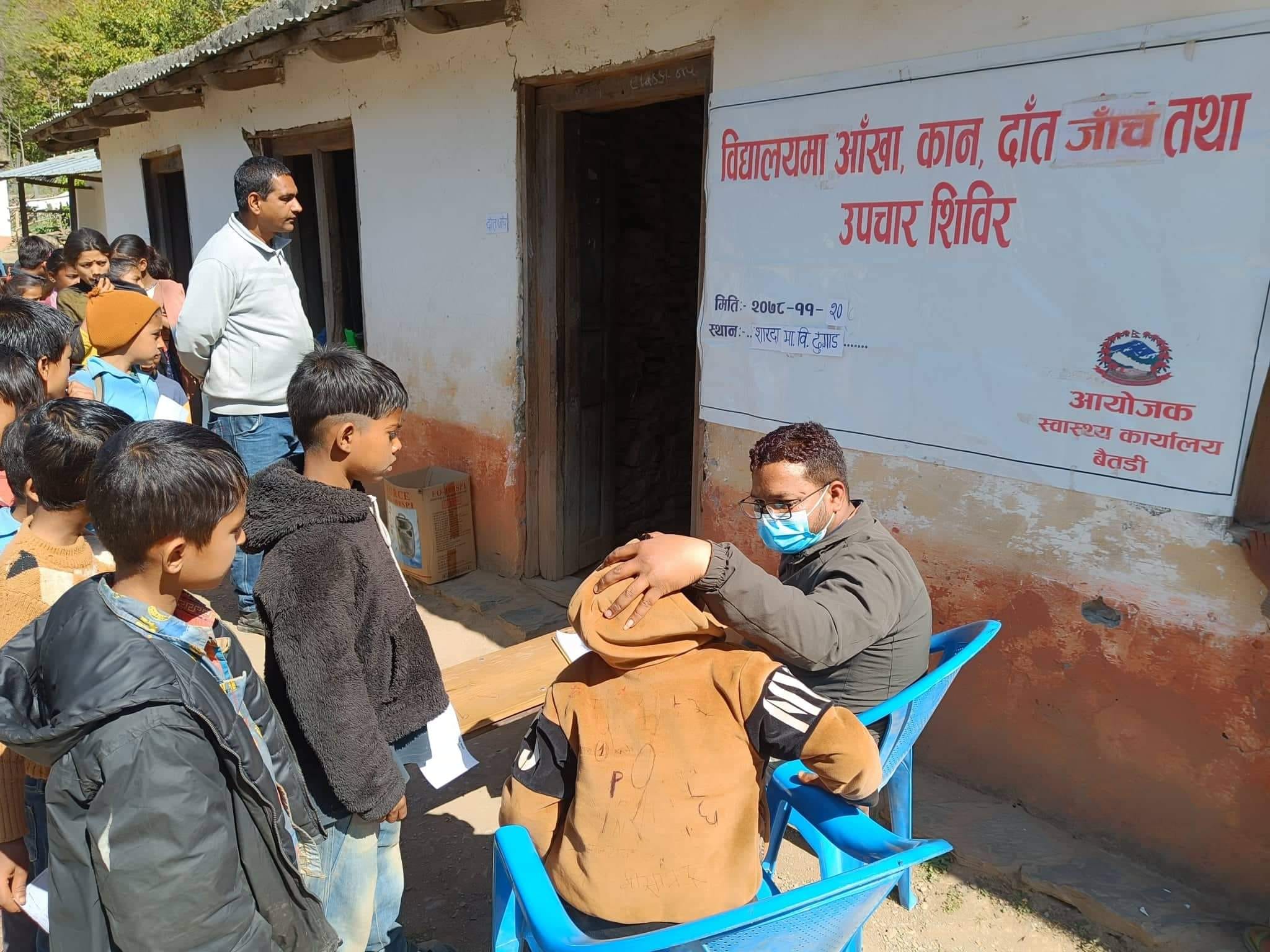 स्वास्थ्य शिविरमा बैतडीका ७ सय ५० विद्यार्थीले सेवा लिए